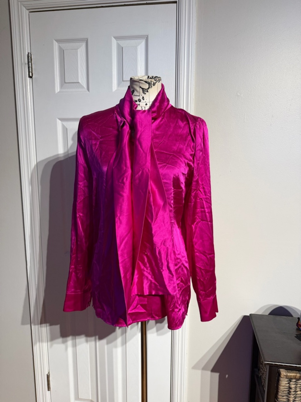 Worth New York Silk button-up scarf Fuchsia Blouse Tie 8 hot pink vibrant shirt